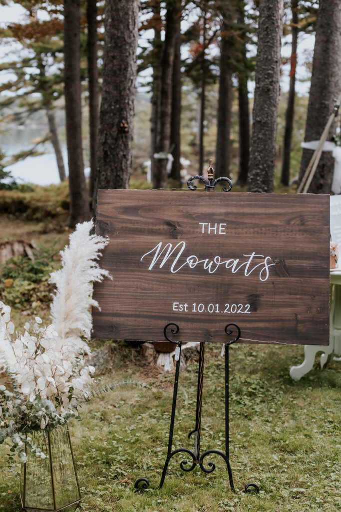 Wooden wedding welcome sign with pampas grass floral bouquet.