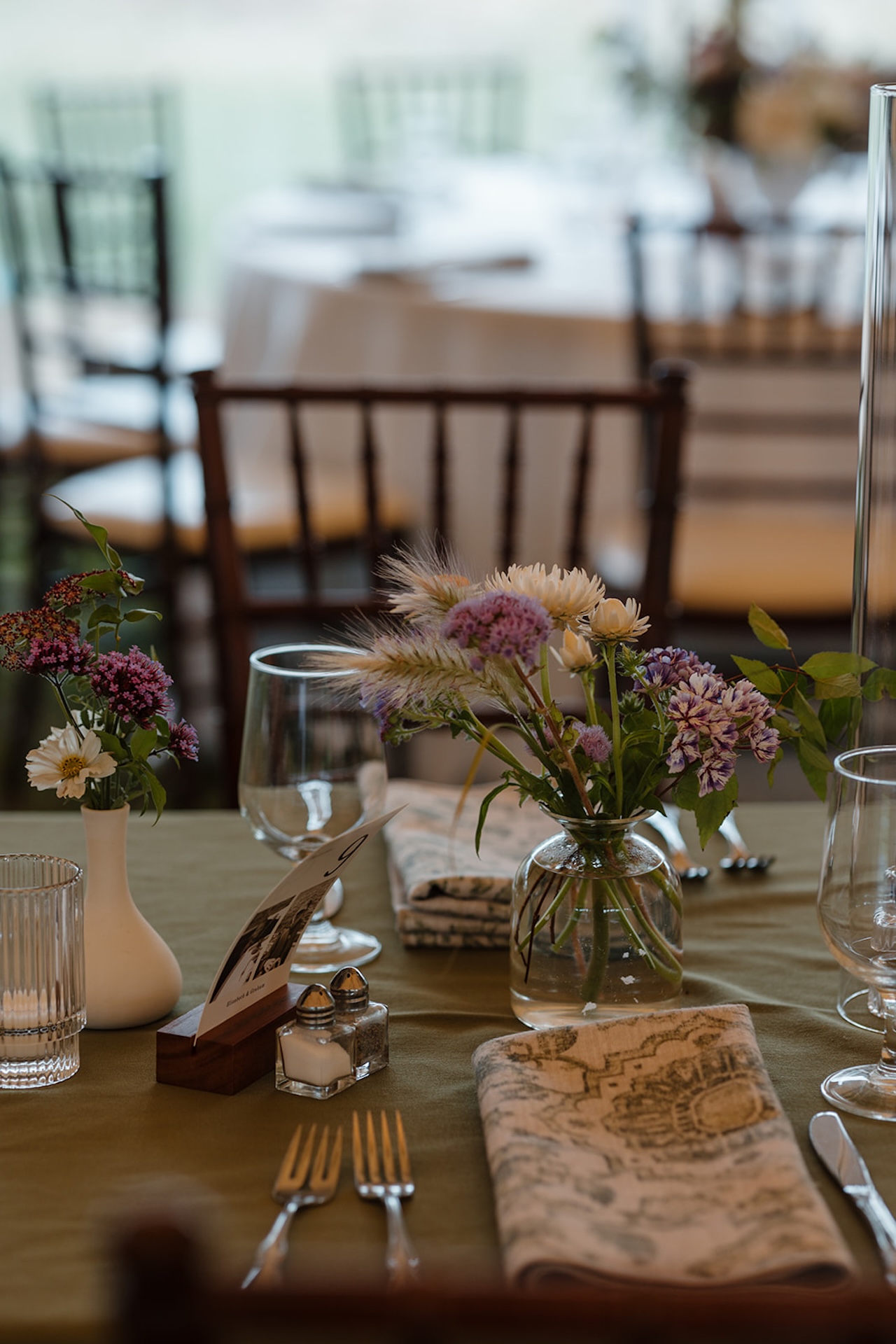 Wedding reception decor featuring vibrant florals during colorful weddings reception