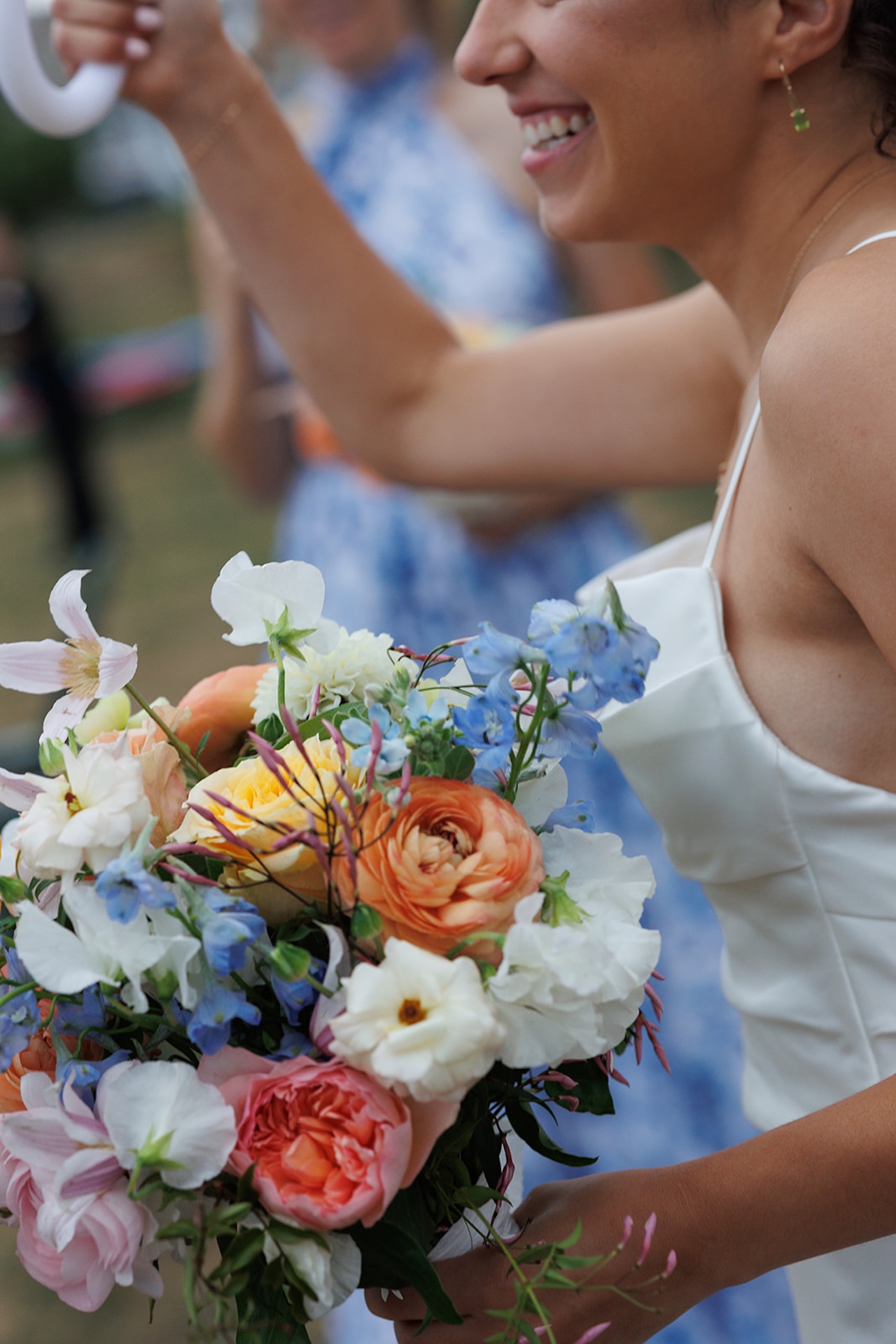 Bride holding a colorful wedding bouquet, a great example for colorful weddings.